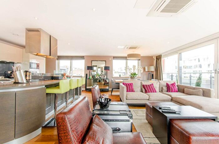 3 Bedroom Penthouse To Rent In Charterhouse, Clerkenwell, London, EC1M