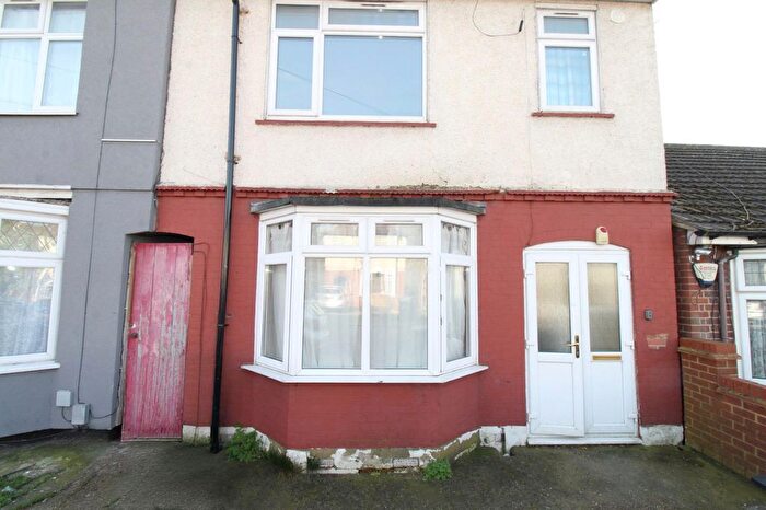 3 Bedroom Terraced House To Rent In Beechwood Road, Luton, LU4
