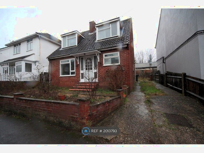 3 Bedroom Detached House To Rent In Rucklers Lane, Kings Langley, WD4