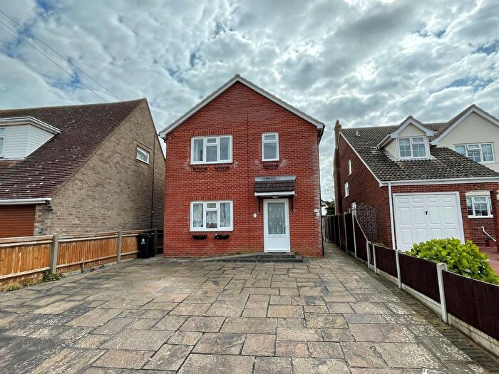 2 Bedroom Flat To Rent In Woodberry Way, Walton On The Naze, CO14