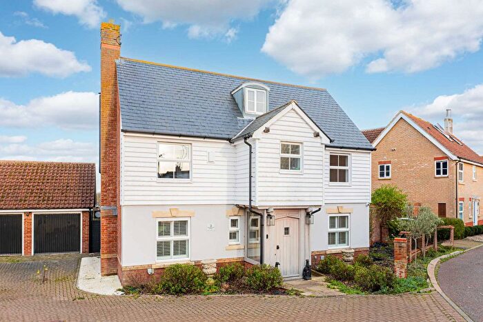 5 Bedroom Detached House For Sale In Pemberton Field, Rochford, SS4