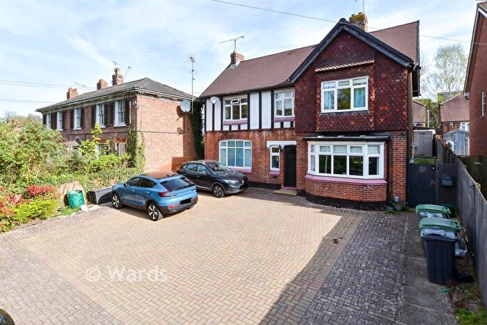 2 Bedroom Flat For Sale In Ashford Road, Maidstone, Kent, ME14