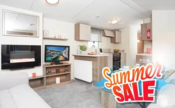 2 Bedroom Park Home For Sale In Ringwood Road, St. Leonards, Ringwood, BH24