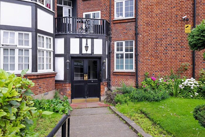 3 Bedroom Flat For Sale In Vernon Court, West Hampstead, London, NW2