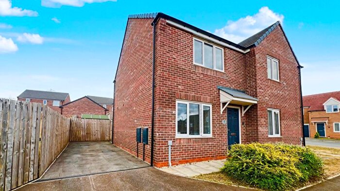 2 Bedroom Semi-Detached House For Sale In Plantation Drive, Scunthorpe, DN15