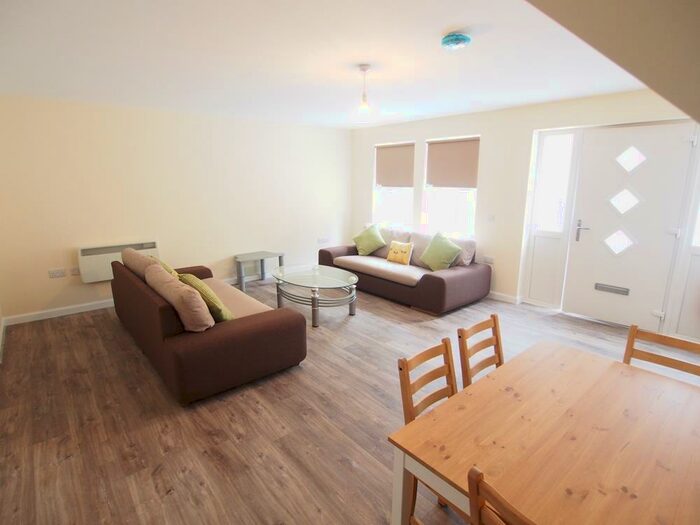 5 Bedroom Detached House To Rent In Charles Street, Aberdeen, AB25