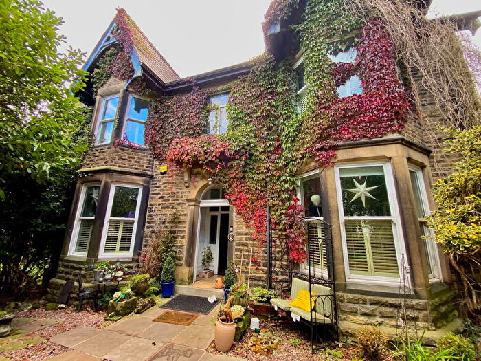 5 Bedroom Detached House For Sale In North Road, Glossop, SK13