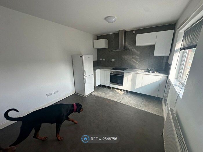 2 Bedroom Flat To Rent In Bonnington Walk, Bristol, BS7