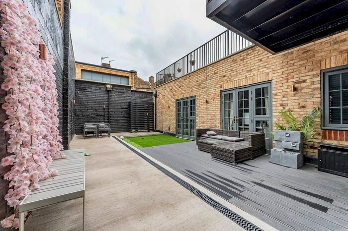 2 Bedroom Flat To Rent In Grange Road, Bermondsey, London, SE1