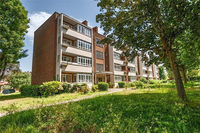 2 Bedroom Flat For Sale In Park Road, London, N8