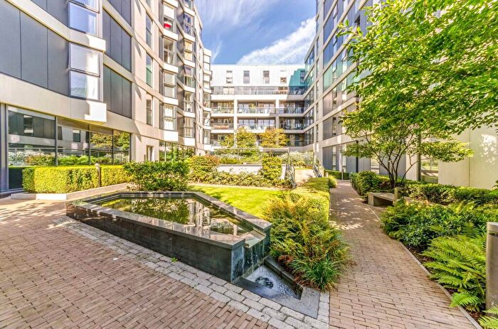 2 Bedroom Flat To Rent In Dance Square, Clerkenwell, London, EC1V