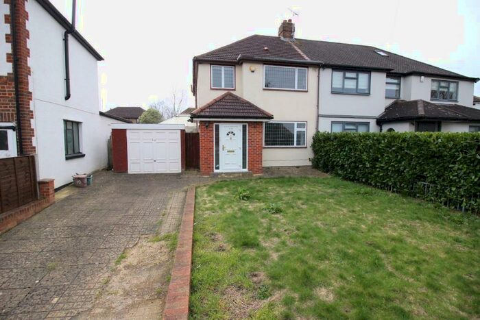 3 Bedroom Semi-Detached House To Rent In Highdown, Worcester Park, Surrey, KT4