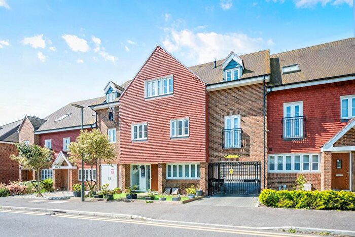 2 Bedroom Flat For Sale In Beatrice Square, Tadworth, KT20