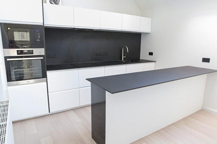5 Bedroom Flat To Rent In Midland Street - Glasgow -, G1