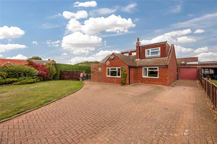 4 Bedroom Detached House For Sale In Crancott Close, Houghton Conquest, Bedfordshire, MK45