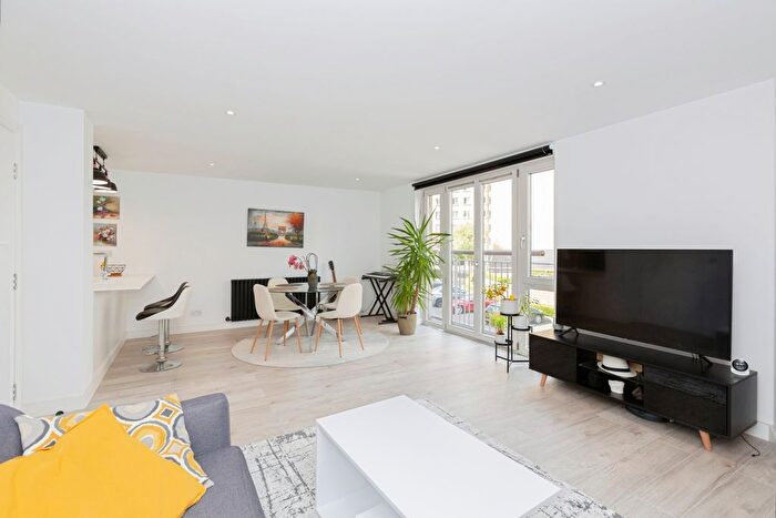 2 Bedroom Flat For Sale In Westferry Road, London, E14