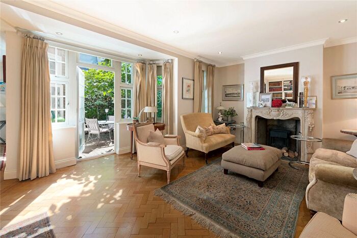 3 Bedroom Terraced House For Sale In Cadogan Lane, Knightsbridge, London, SW1X