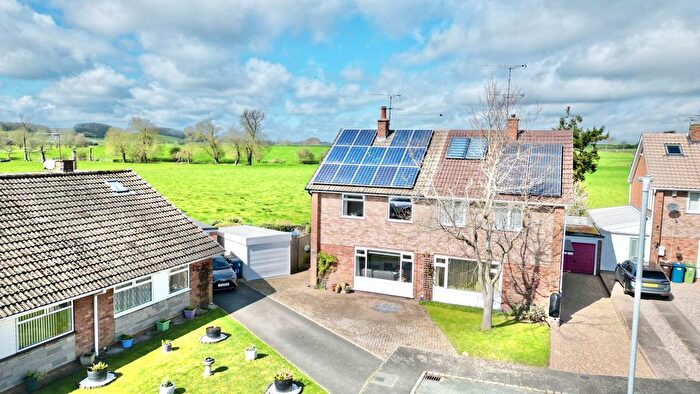 3 Bedroom Semi-Detached House For Sale In Wilkes Wood, Stafford, ST18