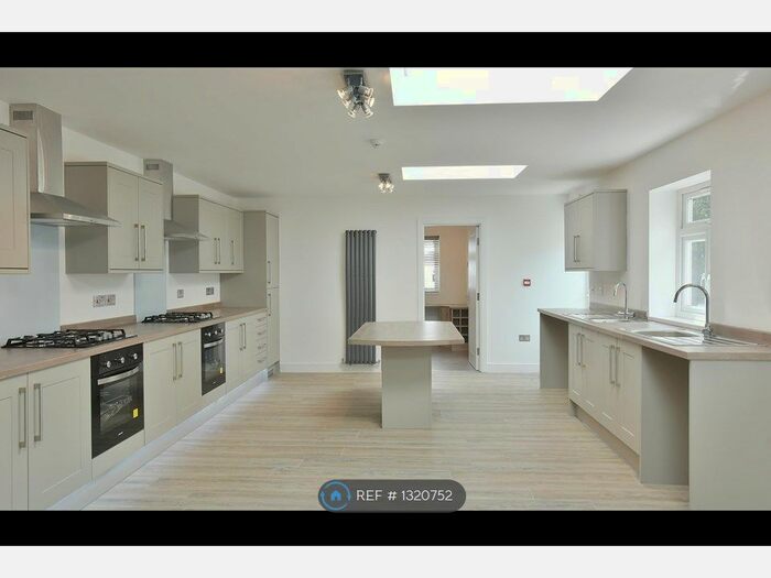 8 Bedroom Flat To Rent In House Share, Carlyle Road, Edgbaston, B16