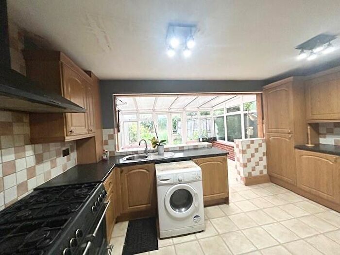 4 Bedroom House To Rent In Great Cullings, Romford, RM7