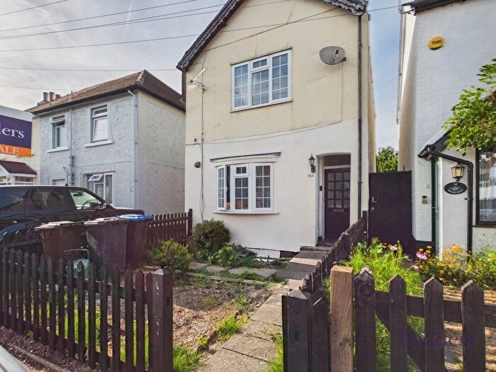 2 Bedroom Maisonette For Sale In Prairie Road, Addlestone, Surrey, KT15