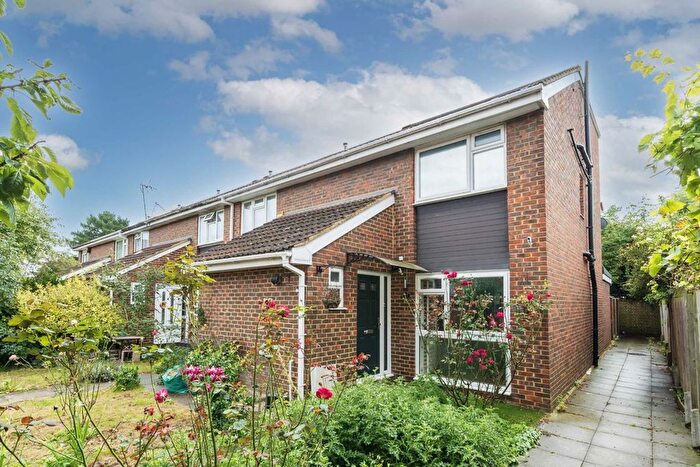 3 Bedroom Property To Rent In Aspen Close, Ealing, W5