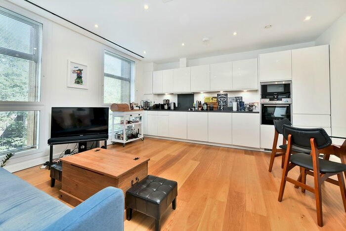 2 Bedroom Flat To Rent In Highbury Crescent, Highbury, London, N5