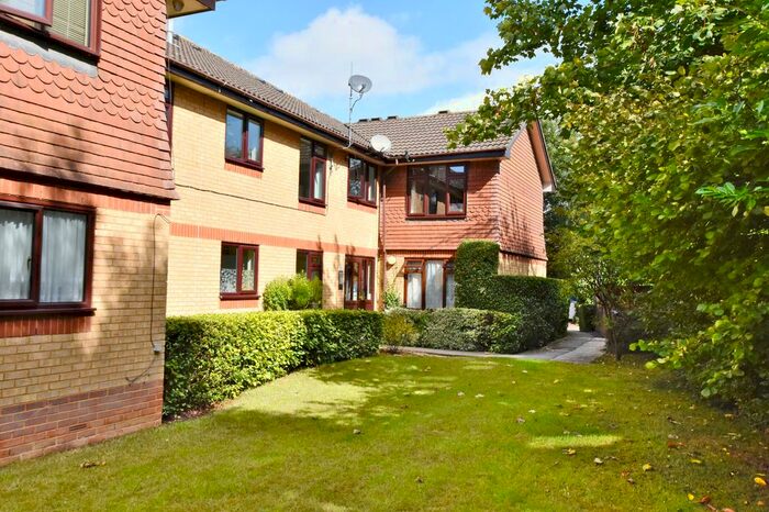 2 Bedroom Flat For Sale In Rydal Court, Grasmere Close, WD25