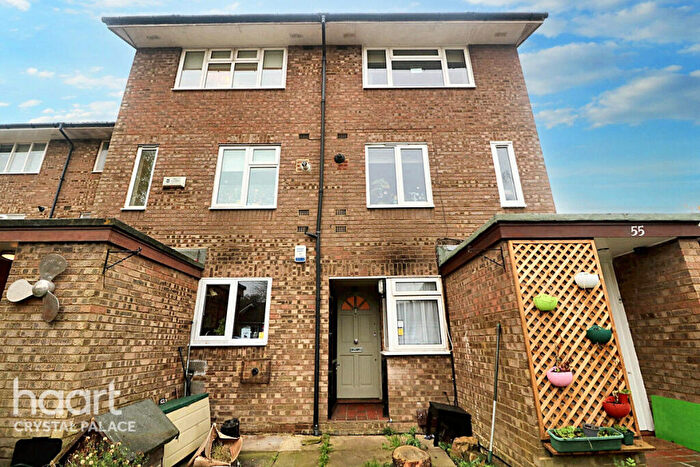 2 Bedroom Flat For Sale In Ellery Road, London, SE19