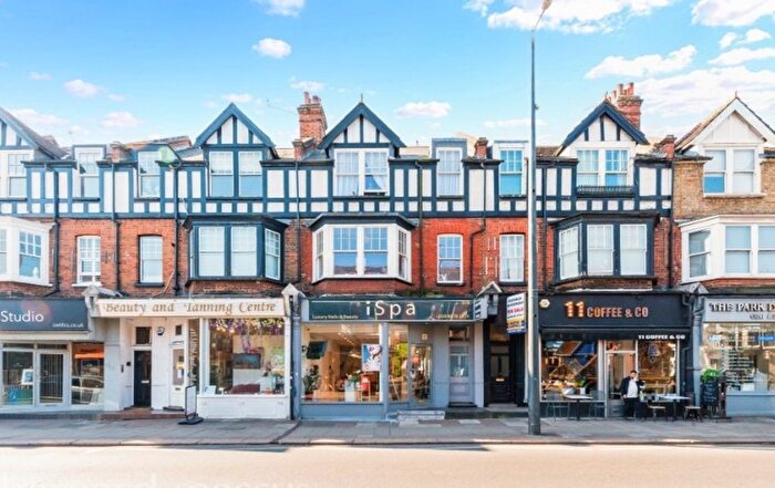 2 Bedroom Flat For Sale In Upper Richmond Road West, London, SW14