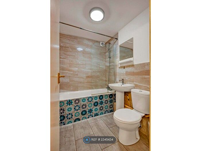 1 Bedroom Flat To Rent In Slade Walk, London, SE17