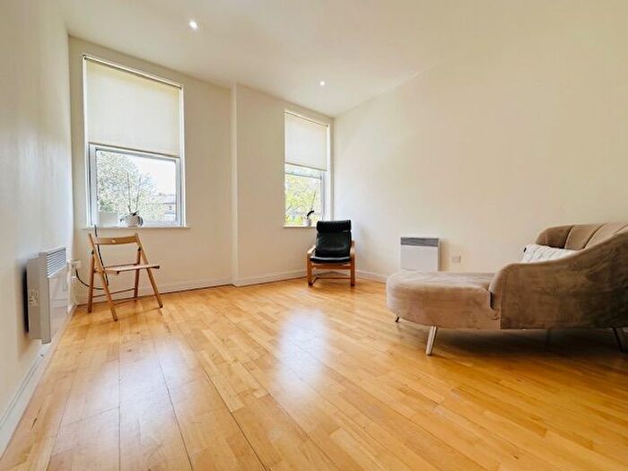 2 Bedroom Flat For Sale In Grange Park, Ealing, W5