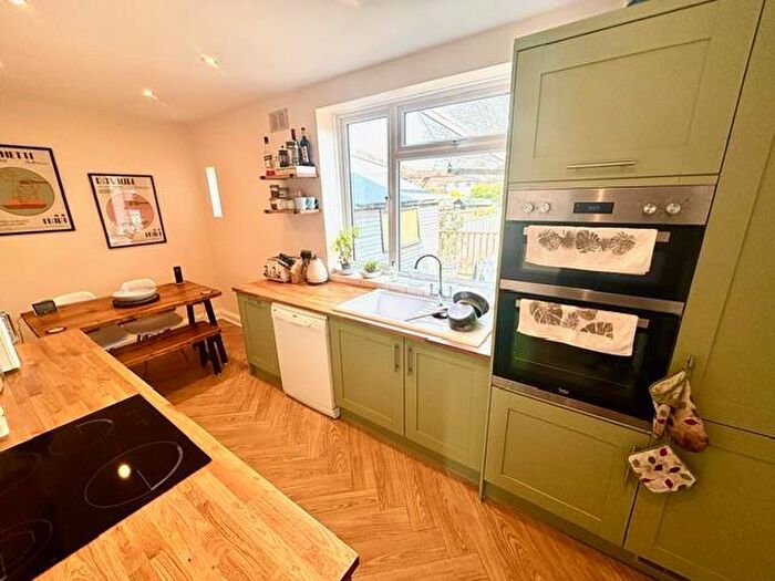 3 Bedroom Semi-Detached House To Rent In Kendal Road, Horfield, Bristol, BS7