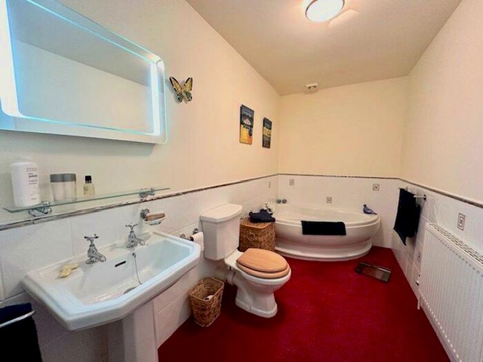 2 Bedroom Apartment For Sale In Skircoat Lodge, Skircoat Green, Halifax, HX3