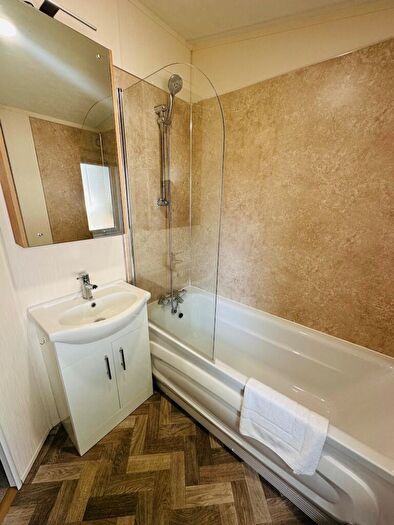 2 Bedroom Caravan For Sale In Perowne Way, Sandown, PO36