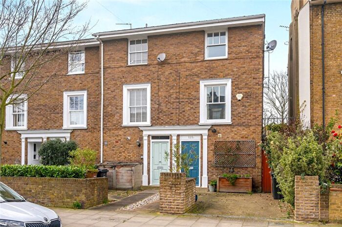 3 Bedroom End Terrace House For Sale In De Beauvoir Road, Islington, London, N1