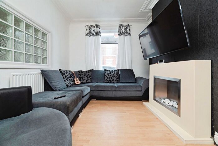 3 Bedroom Terraced House For Sale In Sharp Street, Hull, HU5