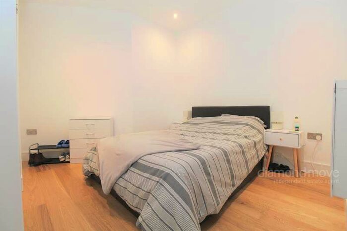 Apartment To Rent In Staines Road, Hounslow, TW3