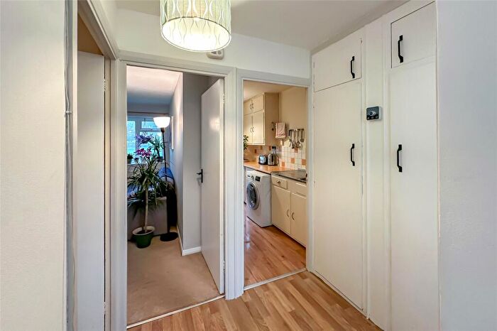 1 Bedroom Flat For Sale In Hughenden Road, St. Albans, Hertfordshire, AL4