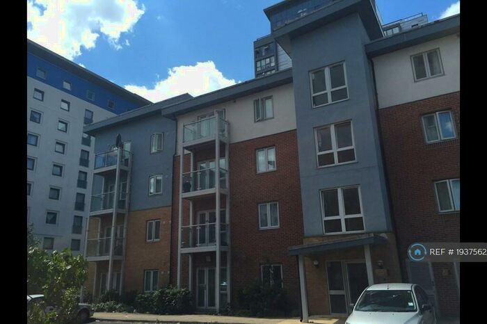 2 Bedroom Flat To Rent In Mill Street, Slough, SL2