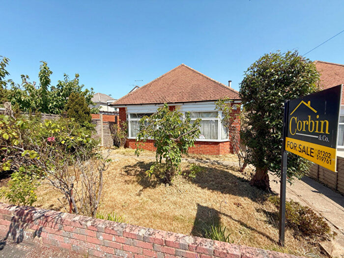 2 Bedroom Bungalow For Sale In Middle Road, Bournemouth, BH10