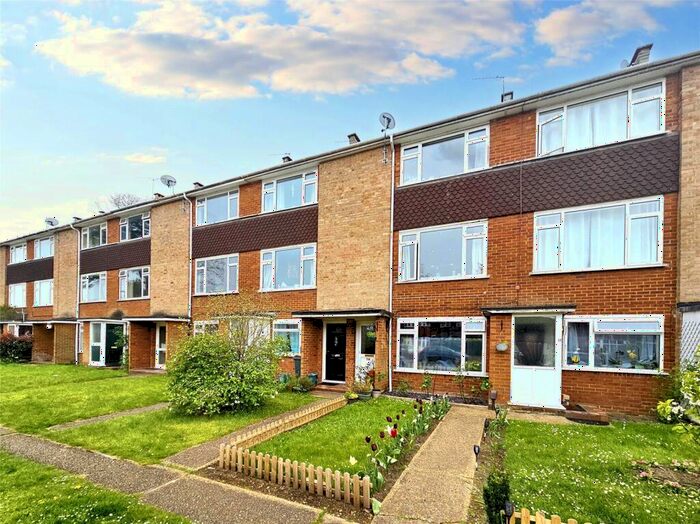 2 Bedroom Maisonette To Rent In Simplemarsh Road, Addlestone, Surrey, KT15