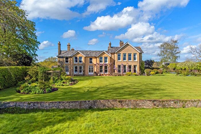 6 Bedroom Link Detached House For Sale In Nyewood, Petersfield, GU31