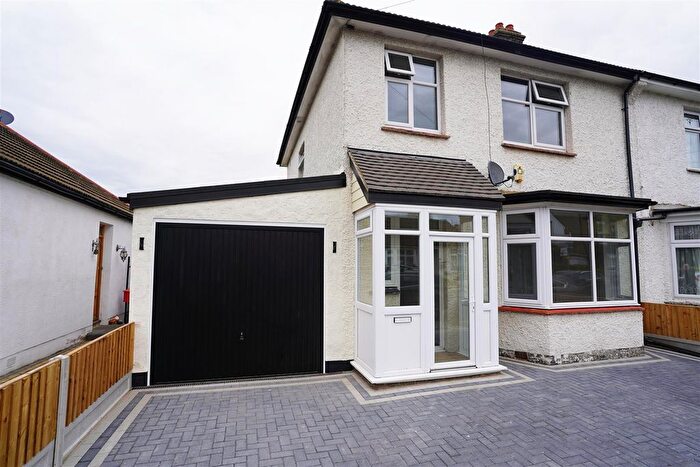 3 Bedroom Semi-detached House To Rent In North Avenue, Southend-On-Sea, SS2