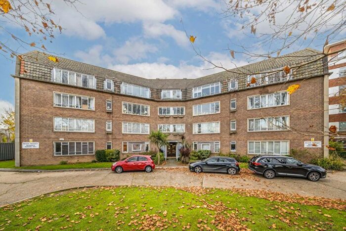 2 Bedroom Flat For Sale In Willesden Lane, Brondesbury Park, NW6