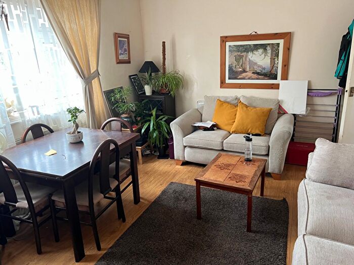 3 Bedroom Flat To Rent In Cranbrook Road, Ilford, IG6