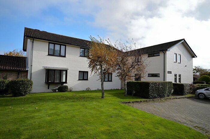 2 Bedroom Flat To Rent In Rothbury Park, New Milton, Hampshire., BH25