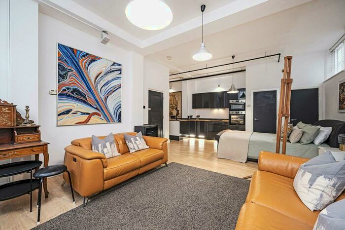 Studio To Rent In Fairclough Street, Aldgate, London, E1