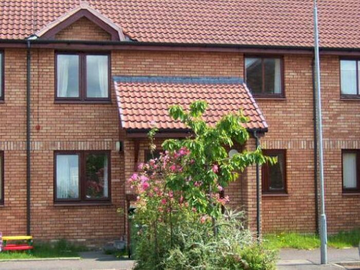 2 Bedroom Flat To Rent In Sinclair Place, Falkirk, FK2