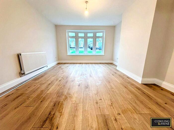 2 Bedroom Semi-Detached Bungalow For Sale In Long Meadow Drive, Wickford, SS11